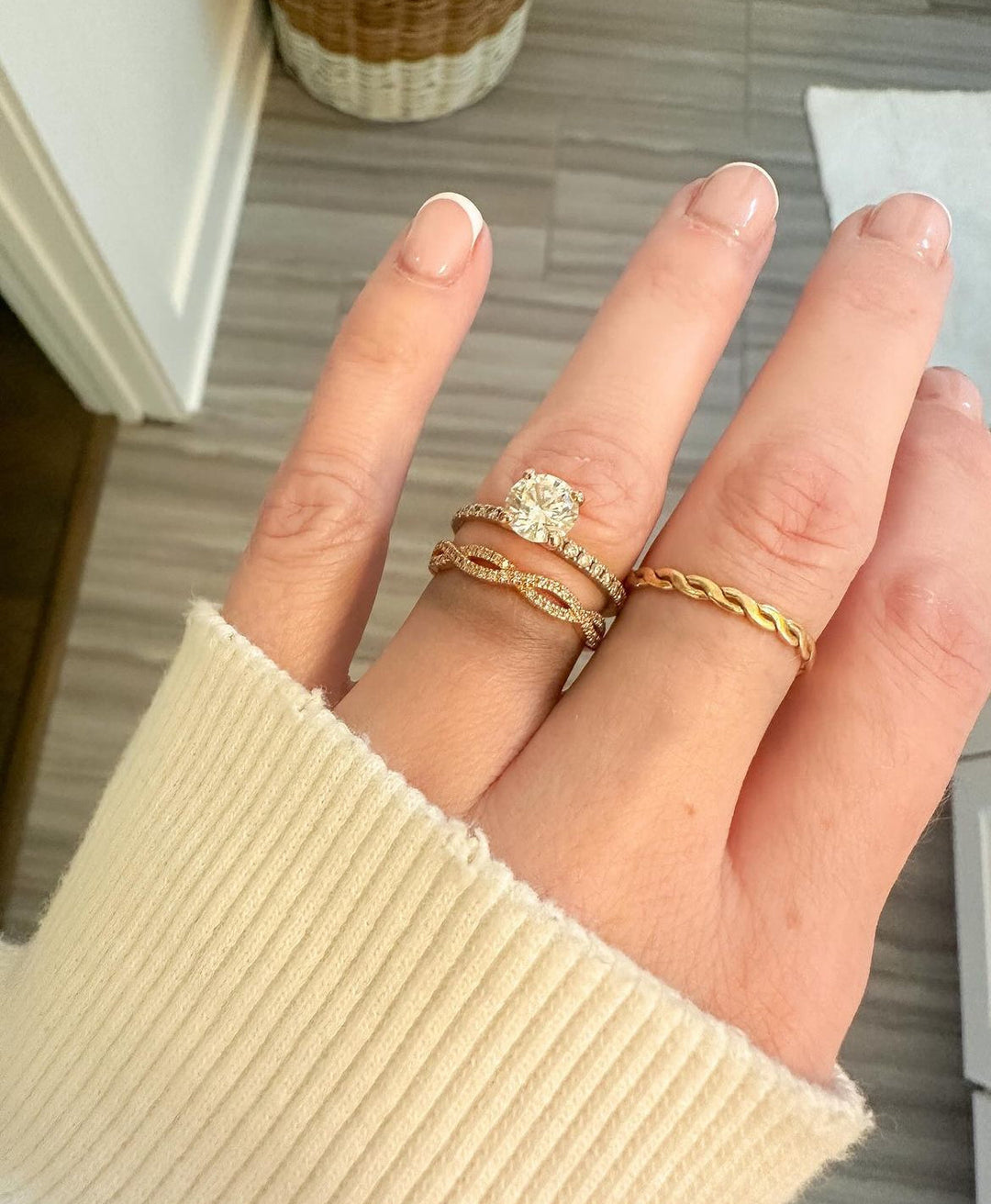 solid gold jewelry turning skin green or black