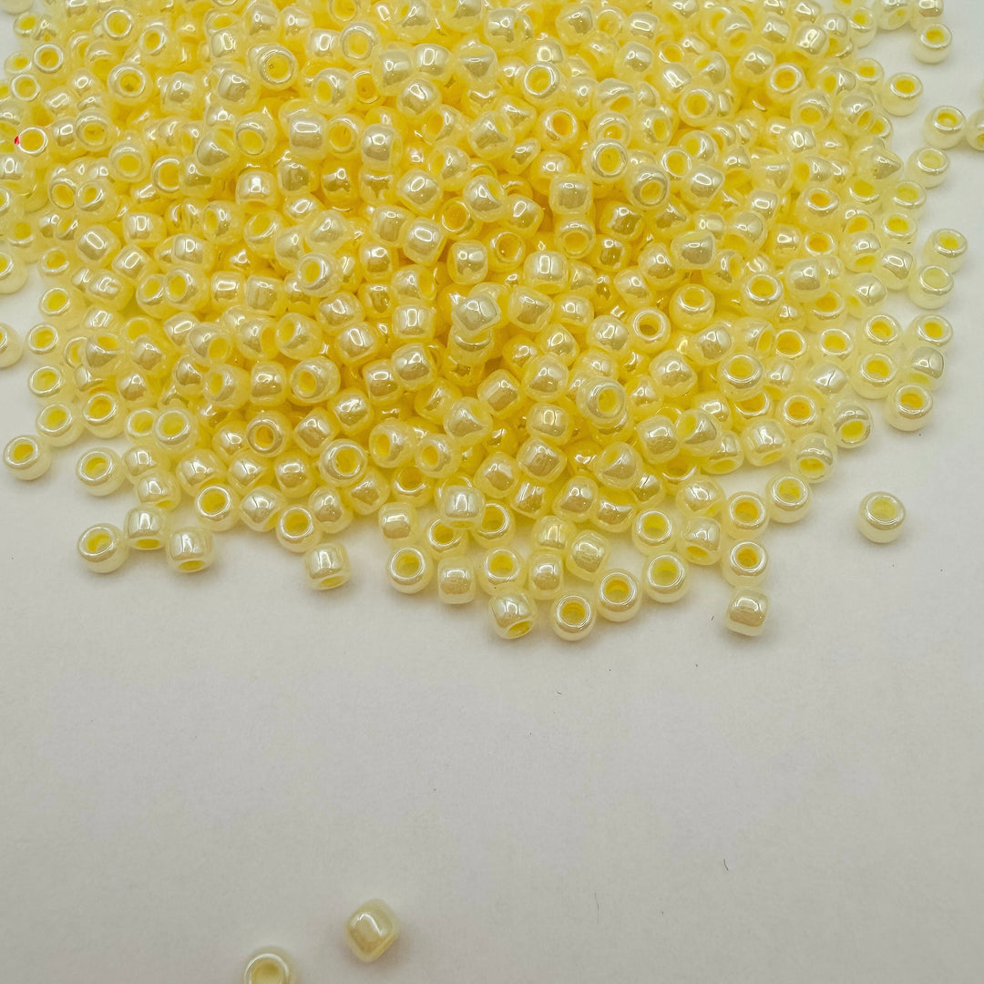 TOHO Round Seed Beads 8/10