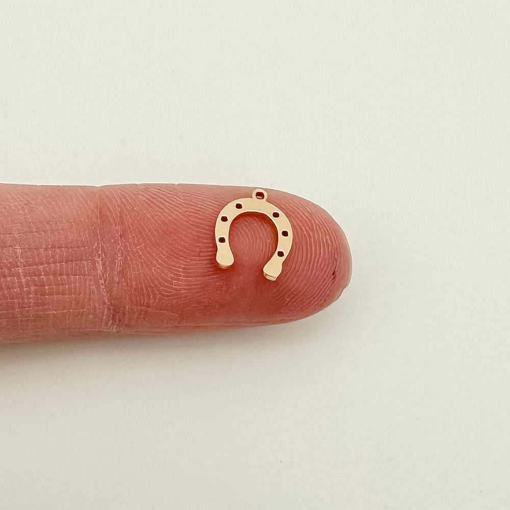 gold filled horseshoe charm, gold filled charms, permanent jewelry charms, essbe jewelry supply, permanent jewelry supplier