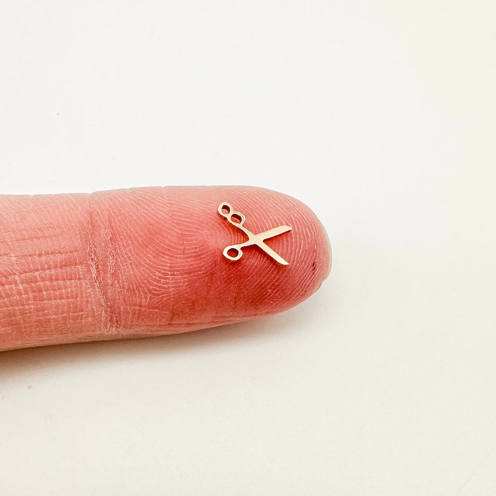 gold filled scissors connector, gold filled connectors, permanent jewelry connectors, essbe jewelry supply, permanent jewelry supplier, scissors charm, scissors connector, sterling silver scissors charm