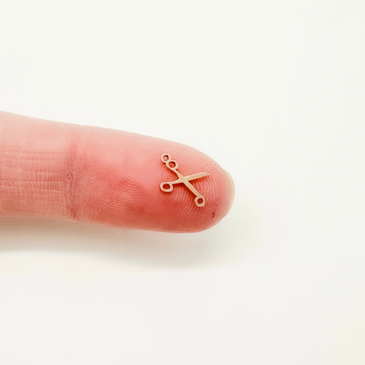 gold filled scissors connector, gold filled connectors, permanent jewelry connectors, essbe jewelry supply, permanent jewelry supplier, scissors charm, scissors connector, sterling silver scissors charm